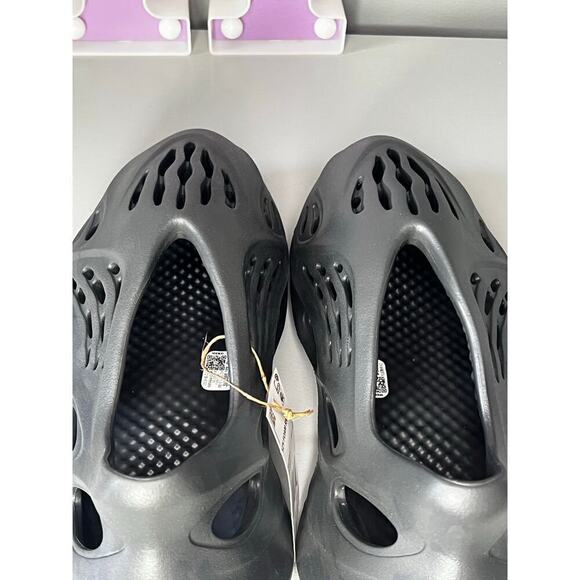 Yeezy Foam Rnr Onyx Sz 10 main image 10